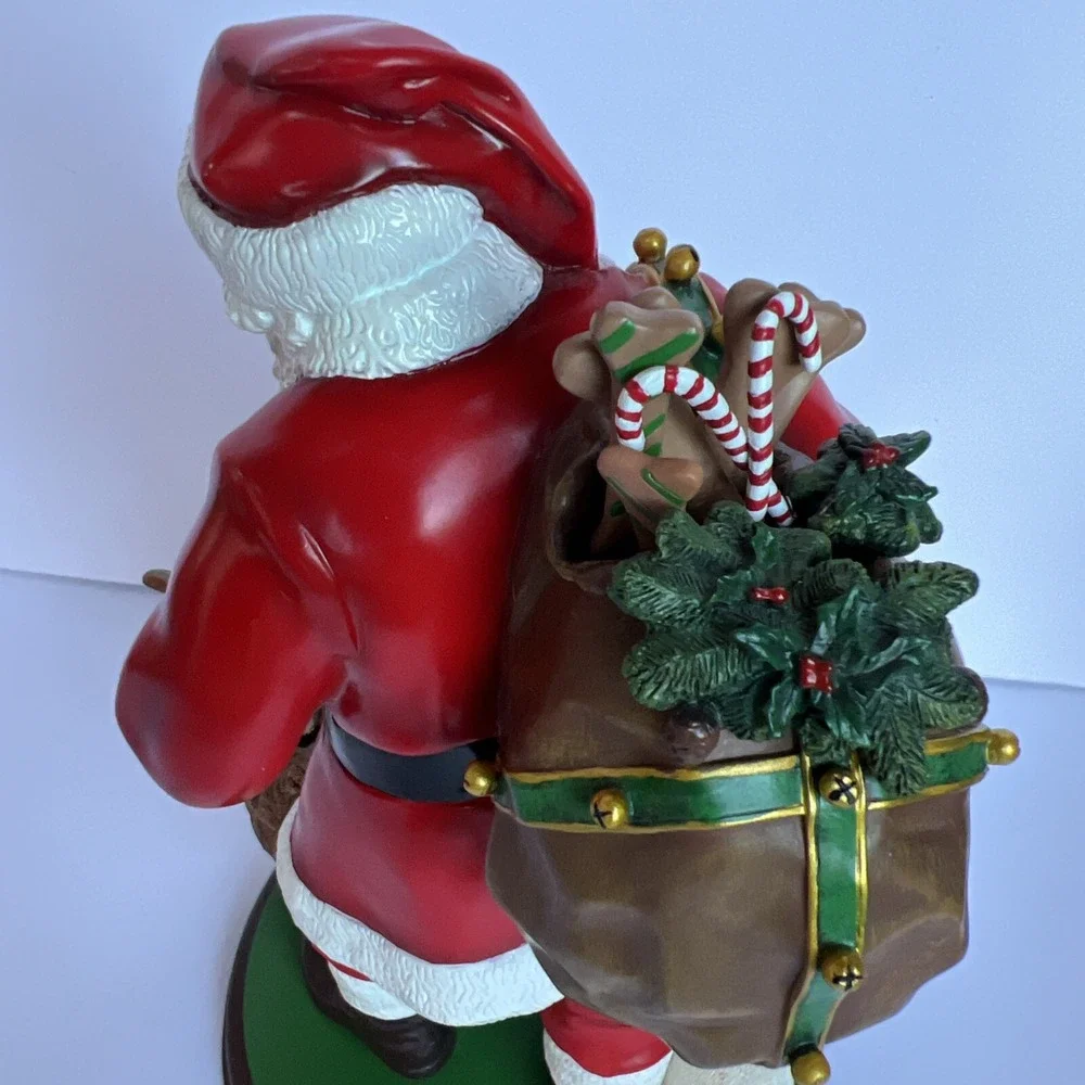 Danbury Mint Santa's Little Bulldogs 2005 Figurine RARE Christmas Dog HTF EUC